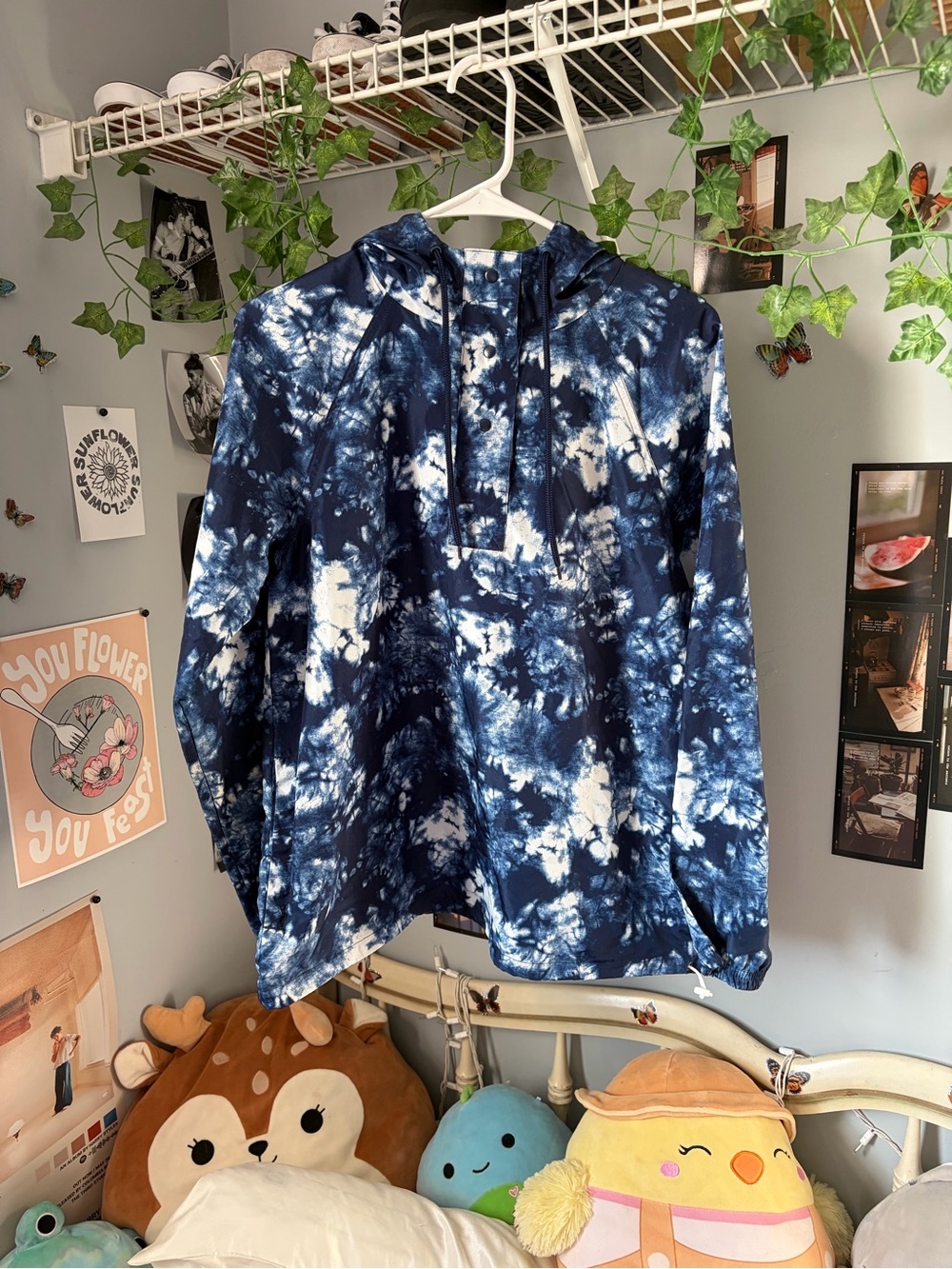 SO Windbreaker